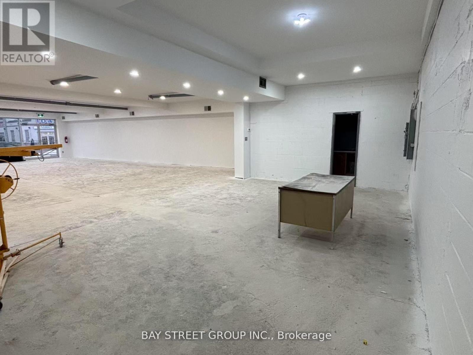 6673 Drummond Road, Niagara Falls, Ontario  L2G 4N8 - Photo 11 - X12122692