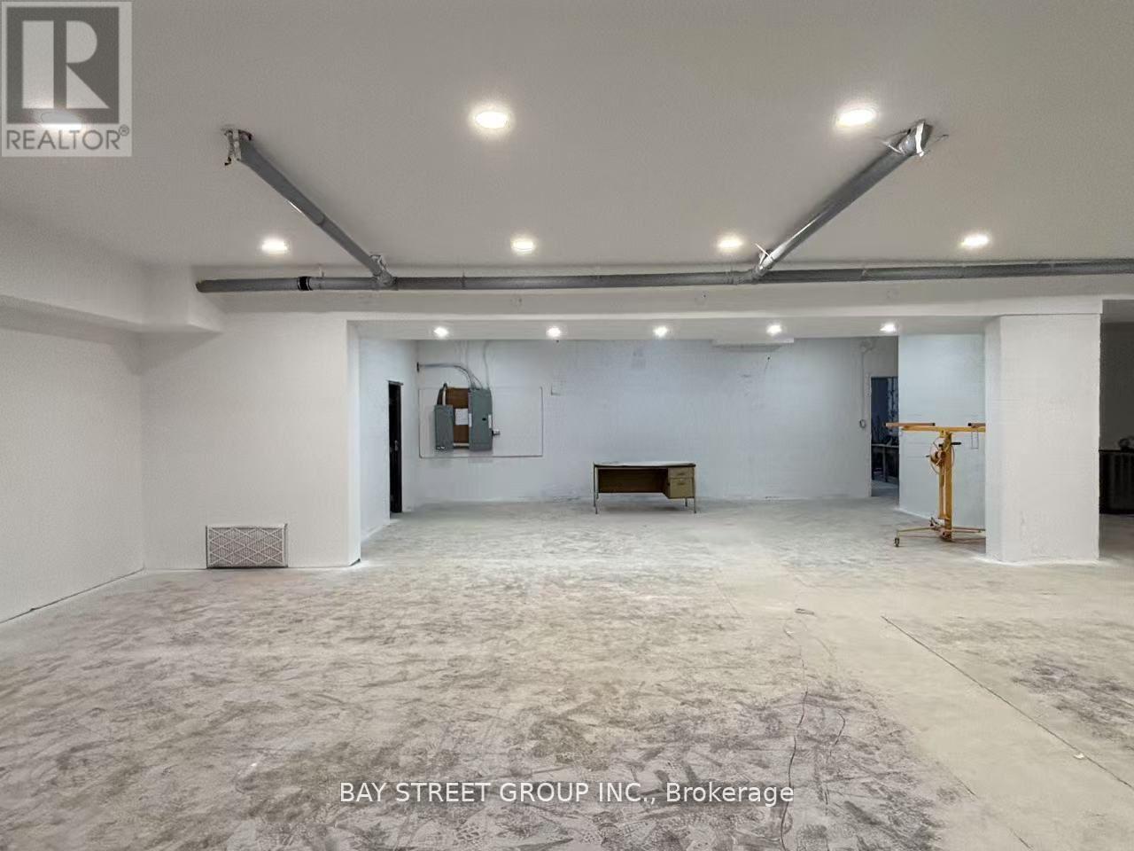 6673 Drummond Road, Niagara Falls, Ontario  L2G 4N8 - Photo 12 - X12122692