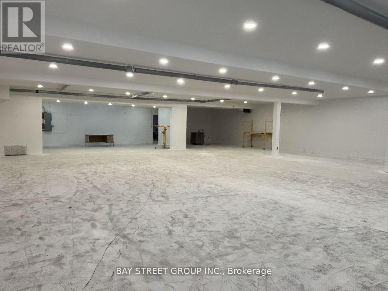 6673 Drummond Road, Niagara Falls, Ontario  L2G 4N8 - Photo 14 - X12122692