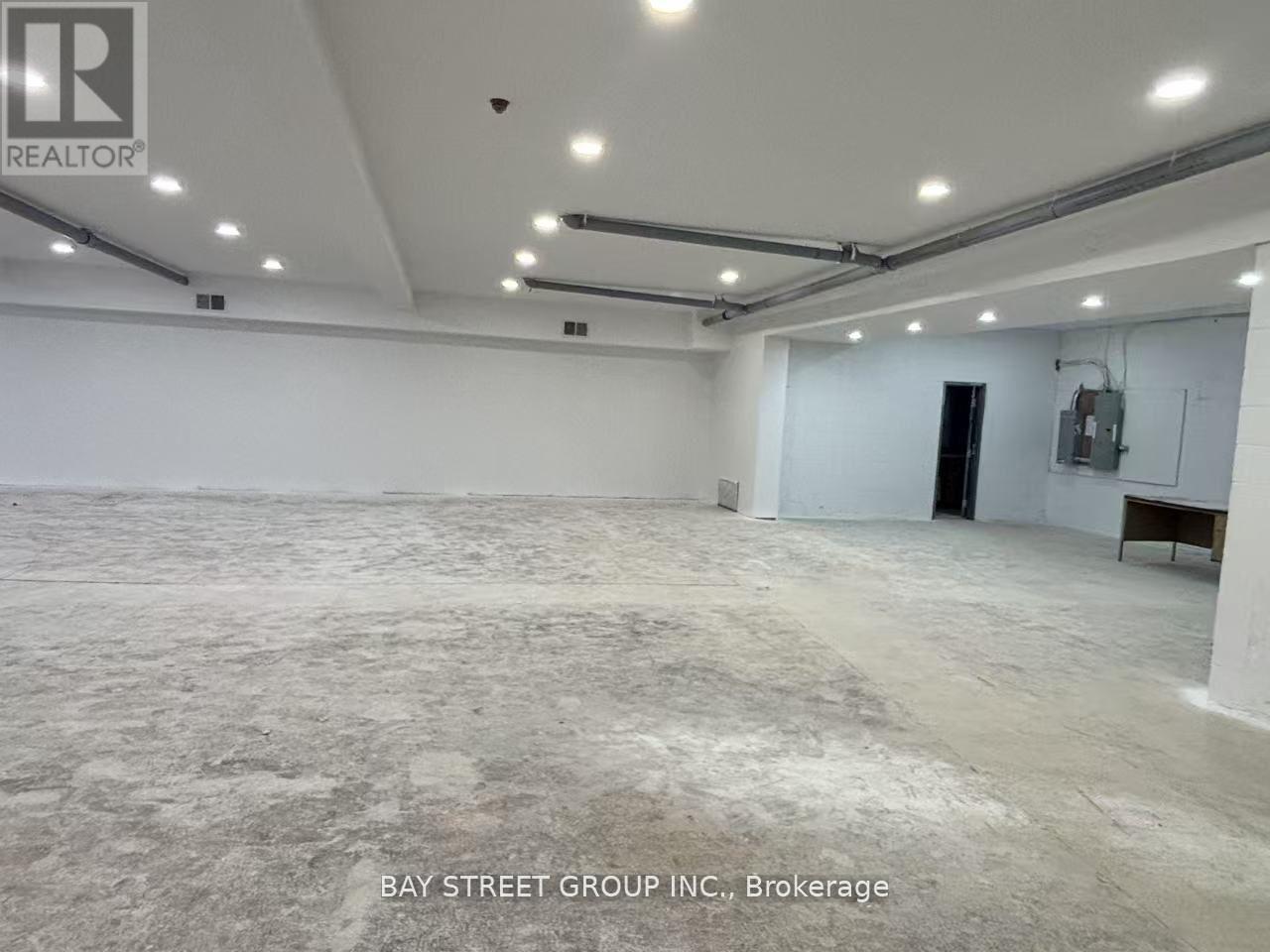 6673 Drummond Road, Niagara Falls, Ontario  L2G 4N8 - Photo 16 - X12122692