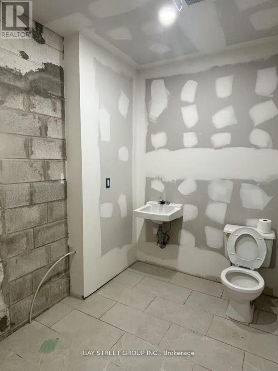 6673 Drummond Road, Niagara Falls, Ontario  L2G 4N8 - Photo 17 - X12122692