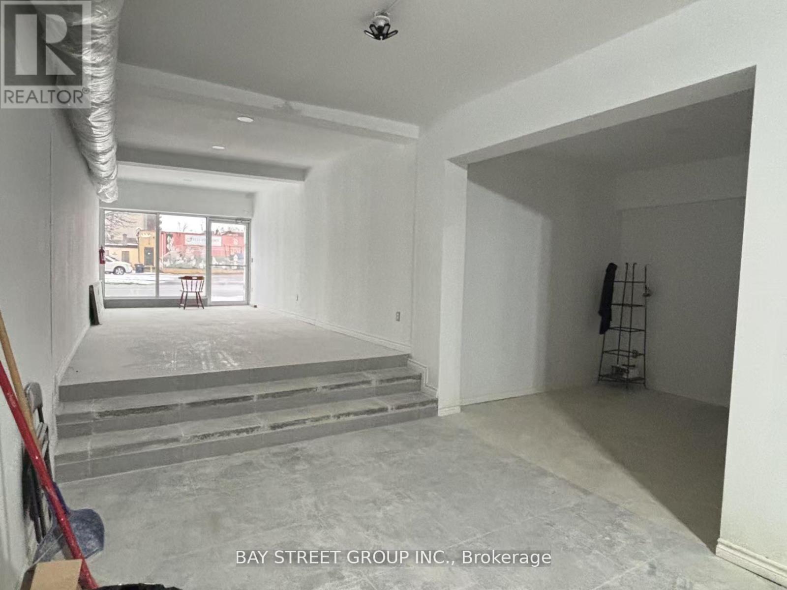 6673 Drummond Road, Niagara Falls, Ontario  L2G 4N8 - Photo 18 - X12122692