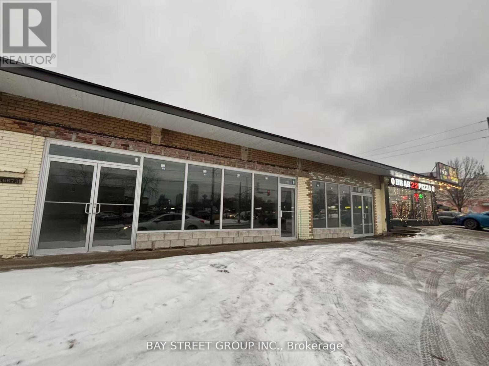 6673 Drummond Road, Niagara Falls, Ontario  L2G 4N8 - Photo 2 - X12122692