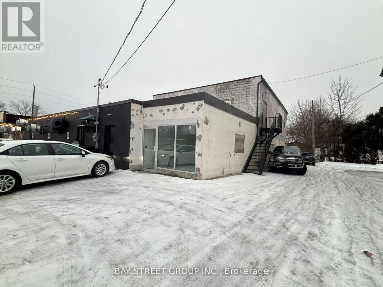 6673 Drummond Road, Niagara Falls, Ontario  L2G 4N8 - Photo 4 - X12122692