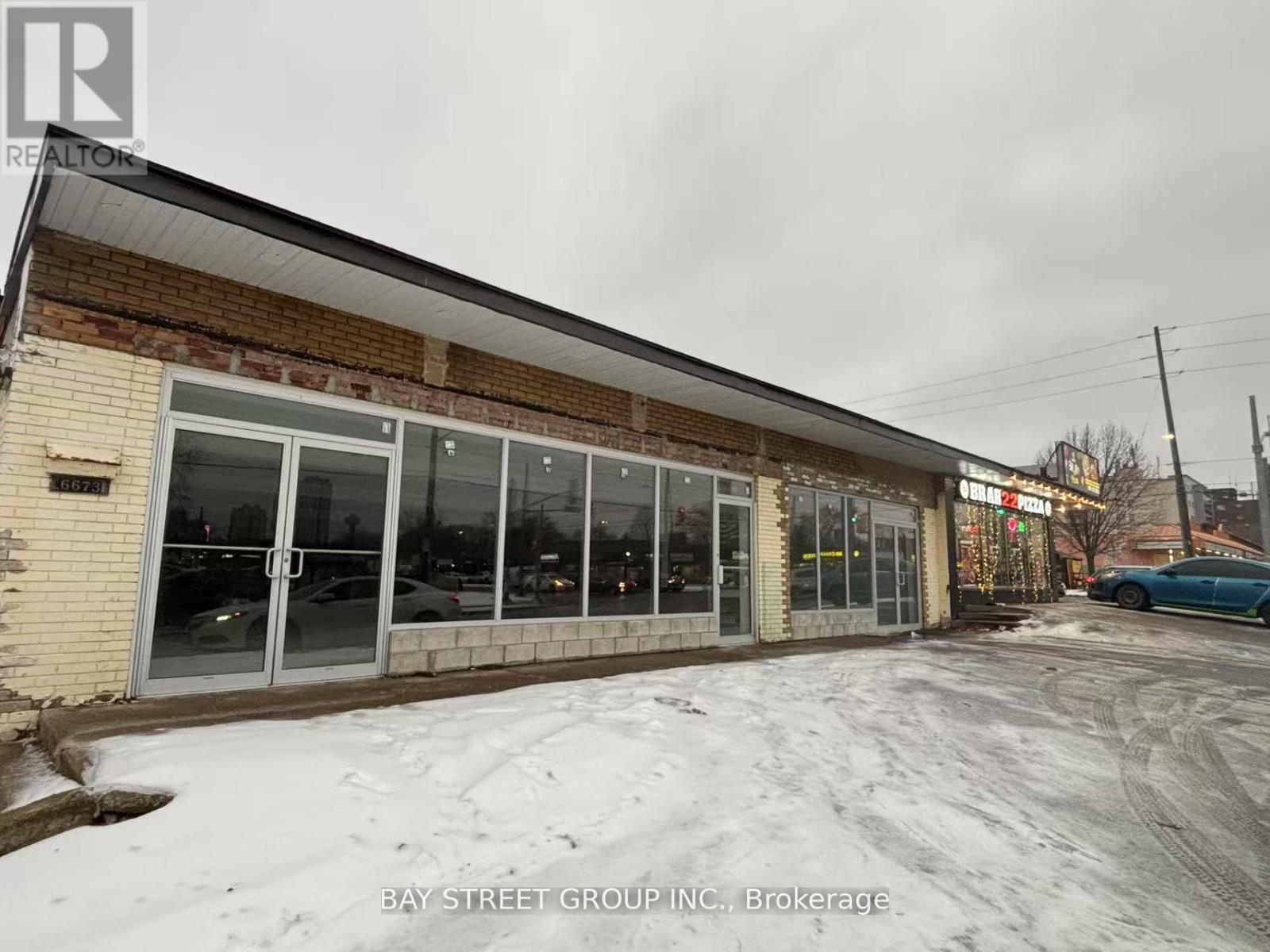 6673 Drummond Road, Niagara Falls, Ontario  L2G 4N8 - Photo 5 - X12122692