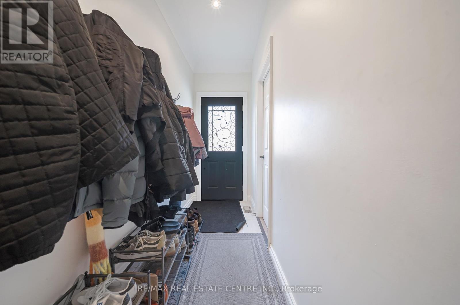 Property at 49 HILLVIEW STREET image 3