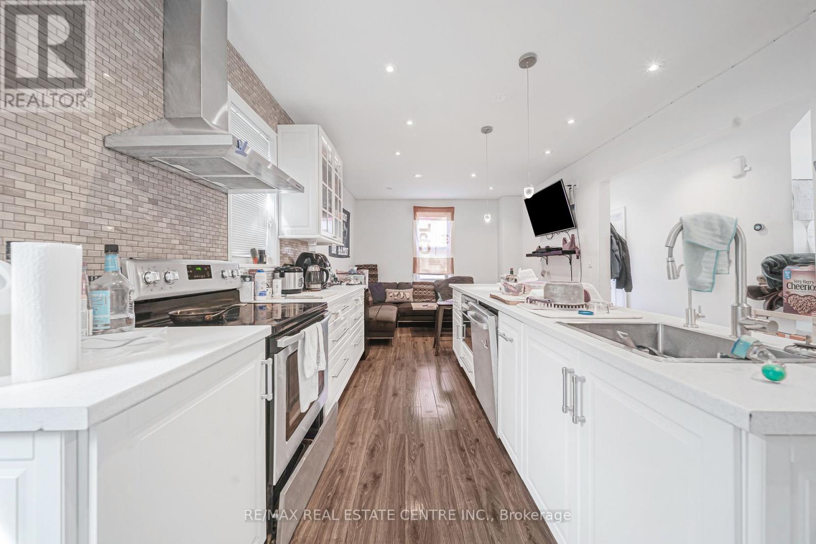 Property at 49 HILLVIEW STREET image 5