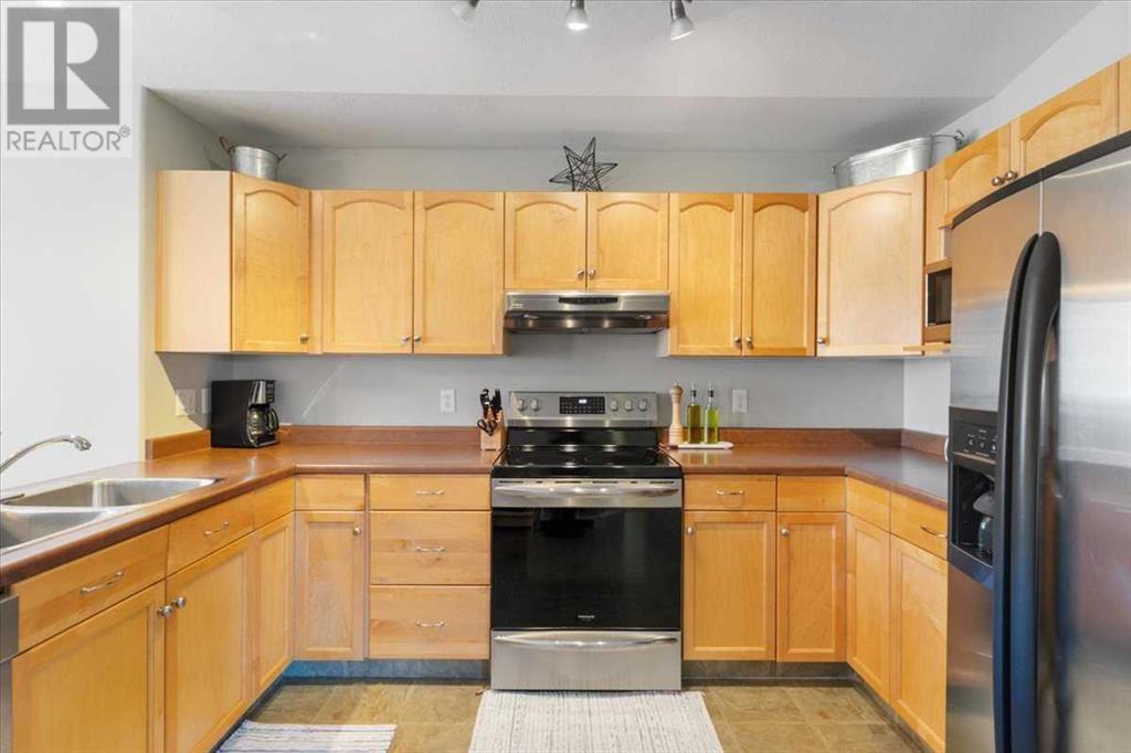 Property at 9806 90 Street image 4