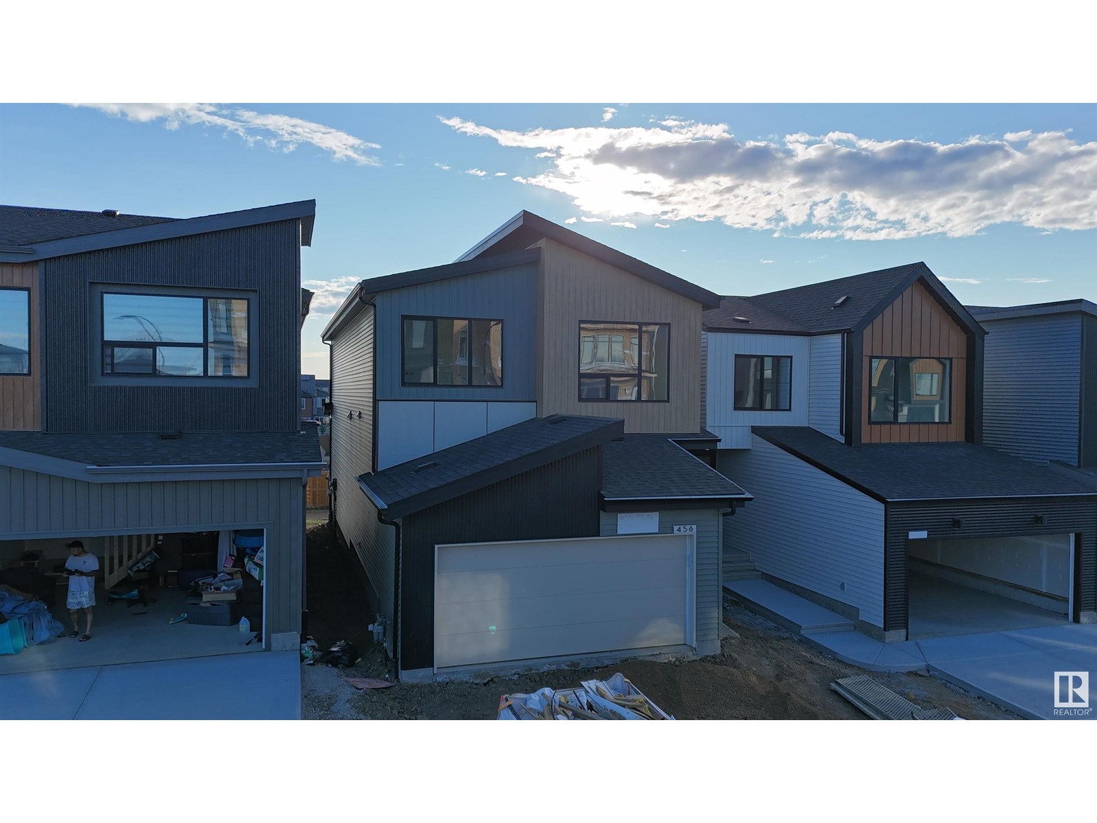 Property at 456 33 ST SW image 3