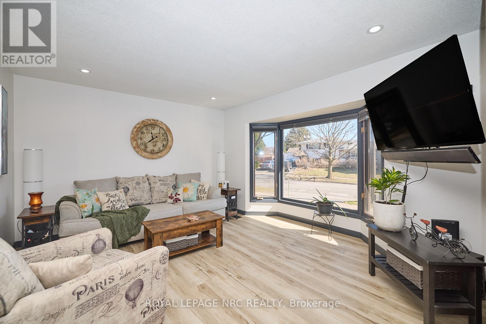 6484 Armstrong Drive, Niagara Falls, Ontario  L2H 2M1 - Photo 21 - X12122702