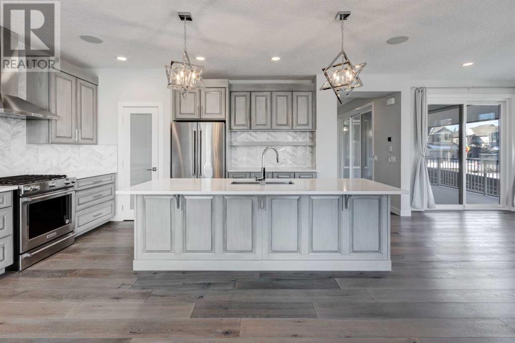 Property at 338 Shawnee Boulevard SW image 4