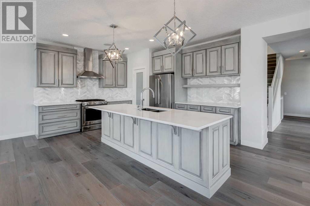 Property at 338 Shawnee Boulevard SW image 3