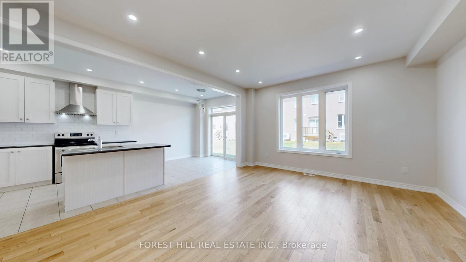 28 Luzon Avenue, Markham, Ontario  L6B 1N6 - Photo 5 - N12118603