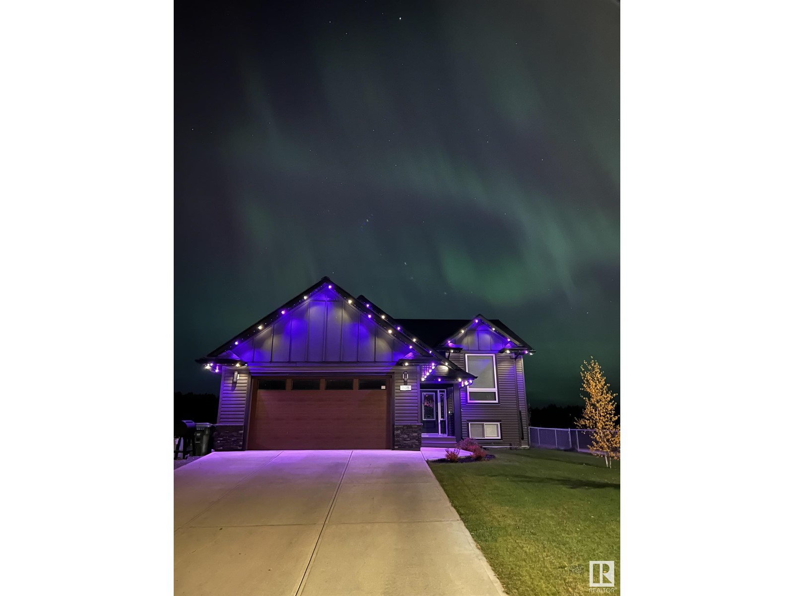 Property at 1528 43 ST image 2