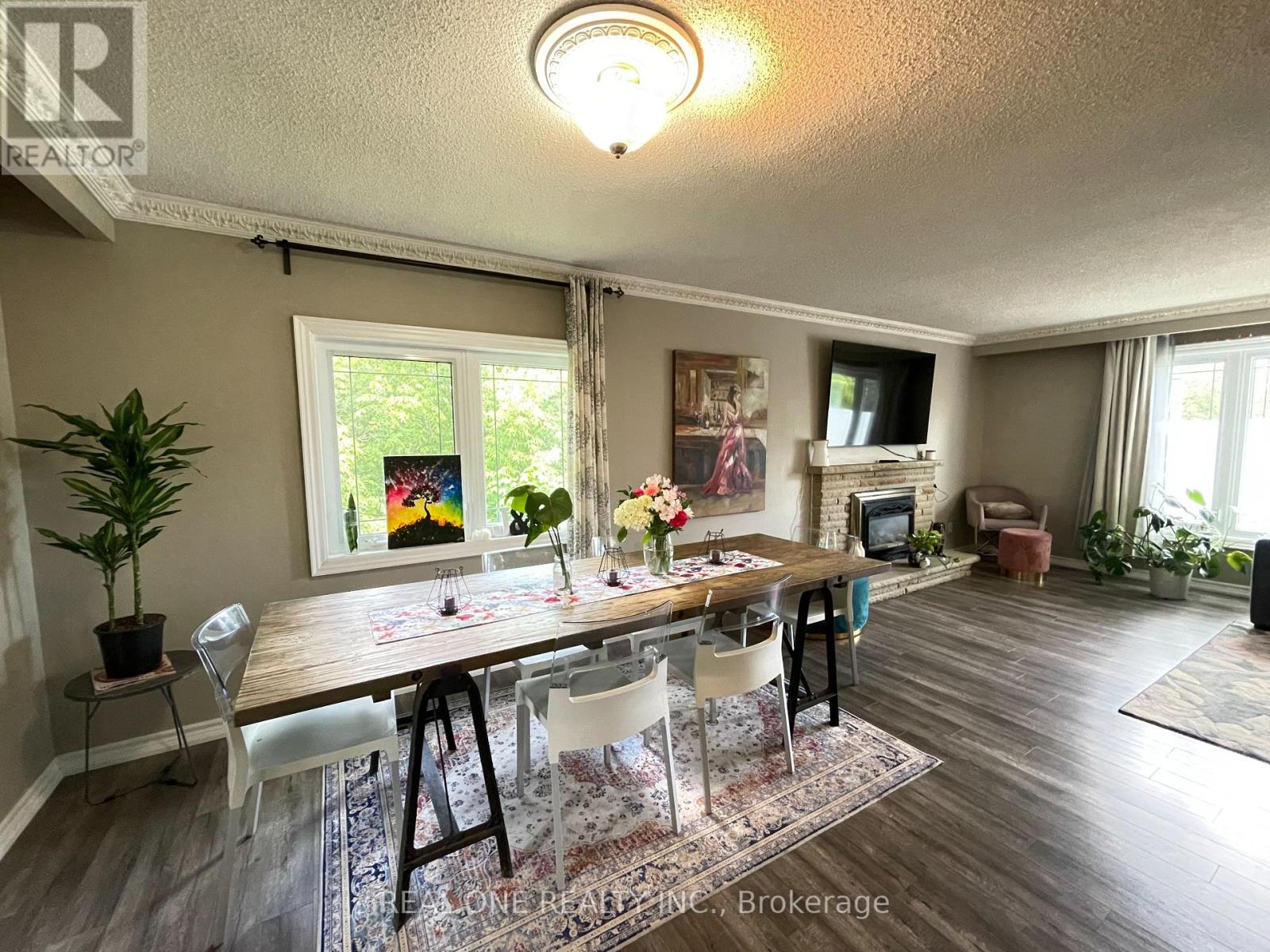 1319 Bridge Road, Oakville (Wo West), Ontario  L6L 2C6 - Photo 9 - W12122698
