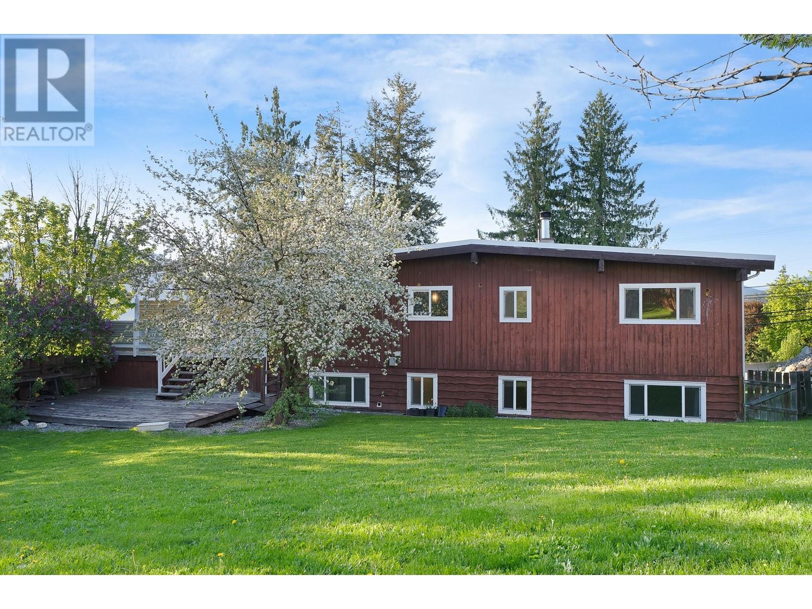 Property at 2190 Okanagan Avenue SE image 3