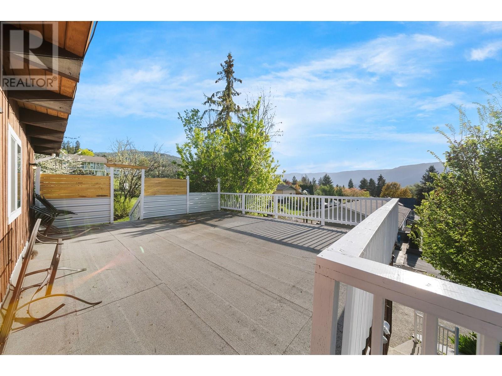 Property at 2190 Okanagan Avenue SE image 5