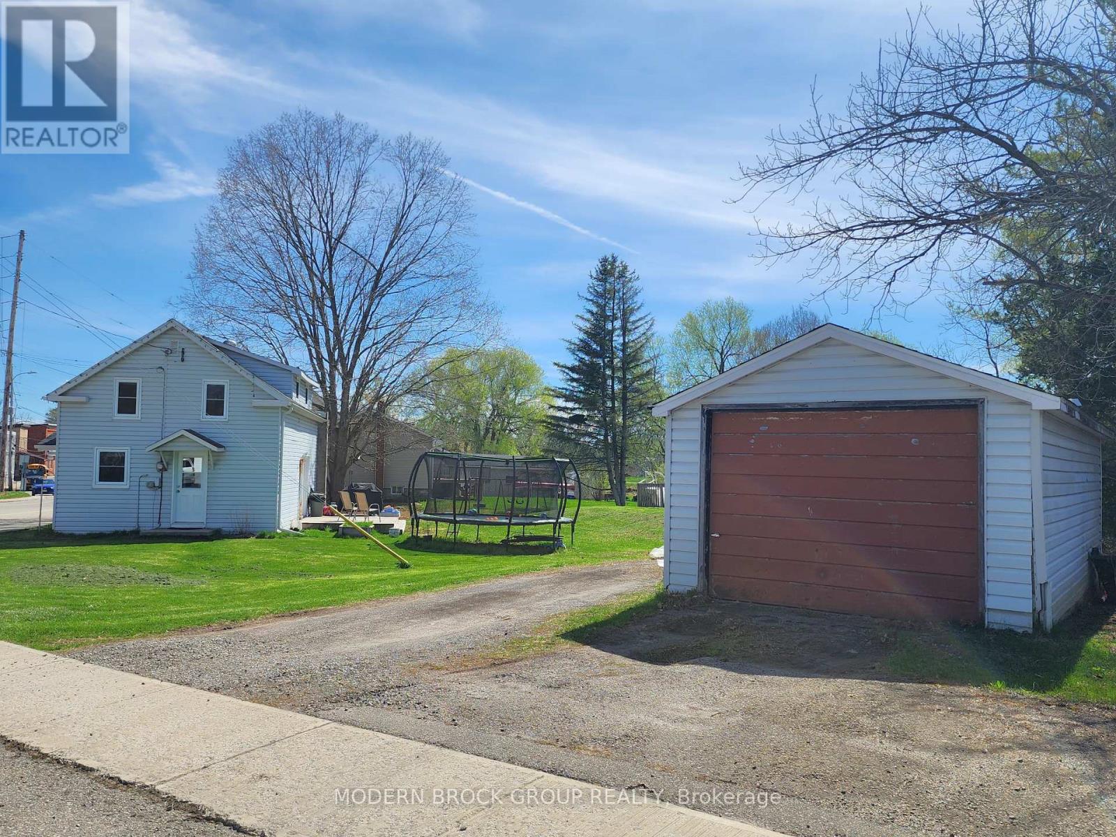 4 Main Street W, Elizabethtown-Kitley, Ontario  K0E 1M0 - Photo 3 - X12122704
