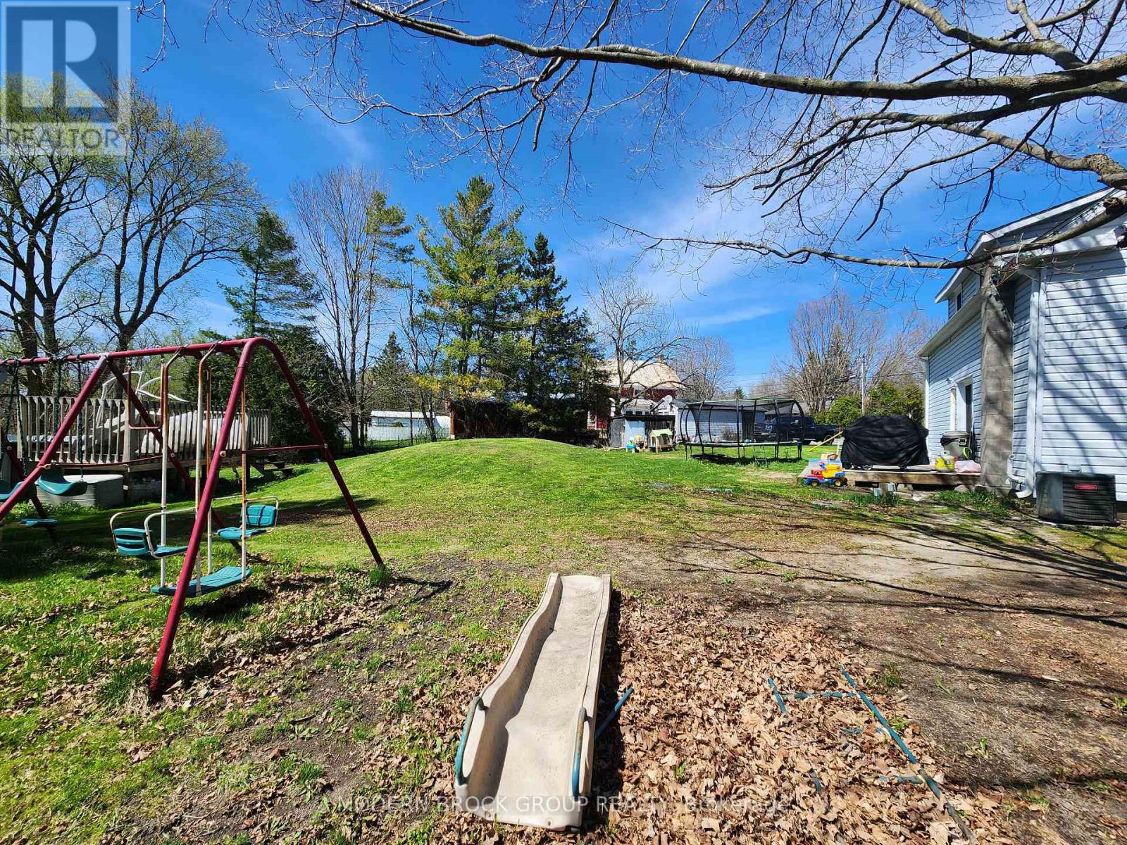 4 Main Street W, Elizabethtown-Kitley, Ontario  K0E 1M0 - Photo 31 - X12122704