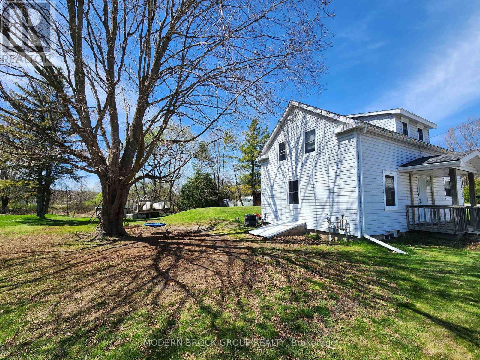 4 Main Street W, Elizabethtown-Kitley, Ontario  K0E 1M0 - Photo 32 - X12122704