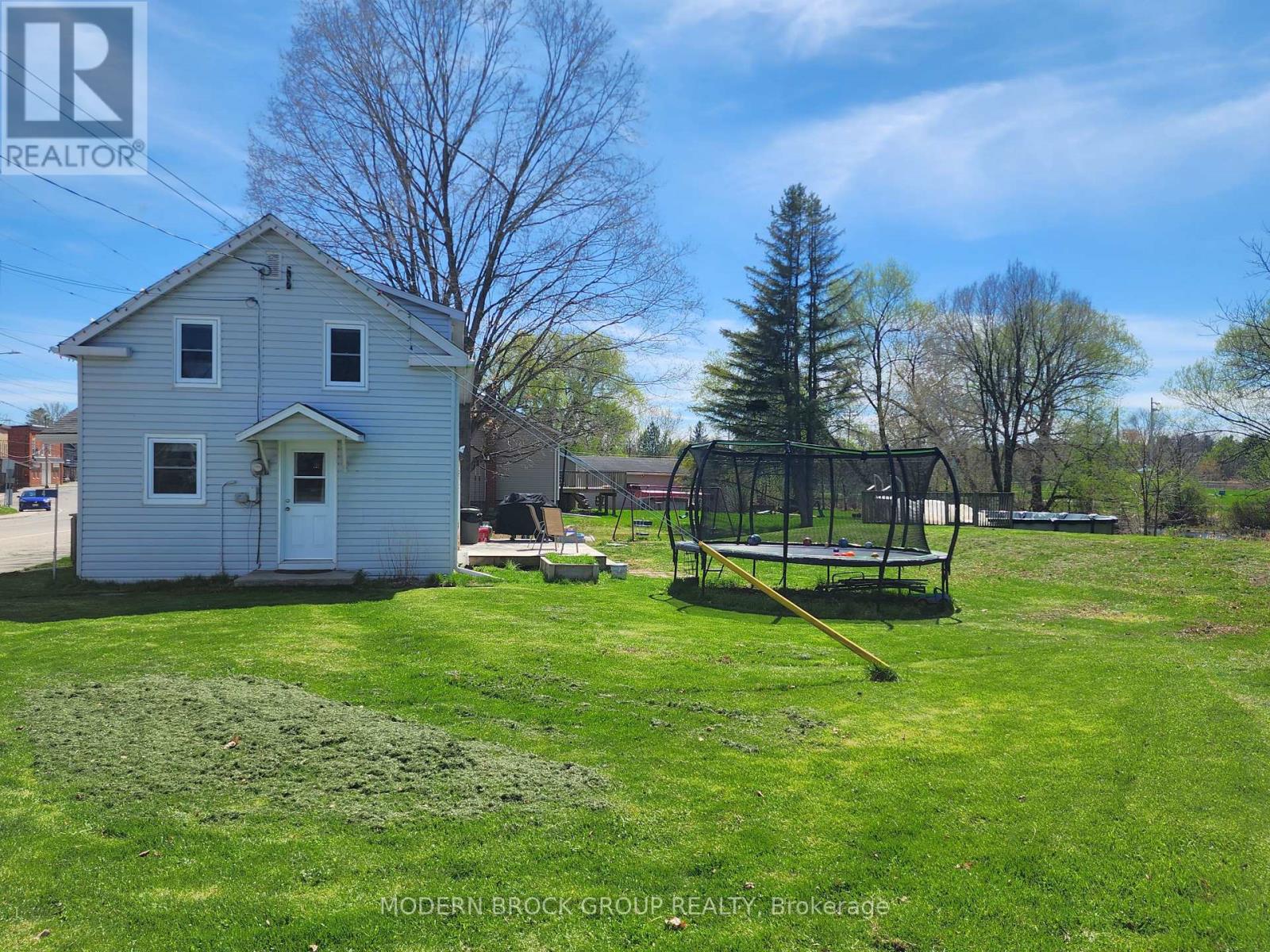 4 Main Street W, Elizabethtown-Kitley, Ontario  K0E 1M0 - Photo 5 - X12122704