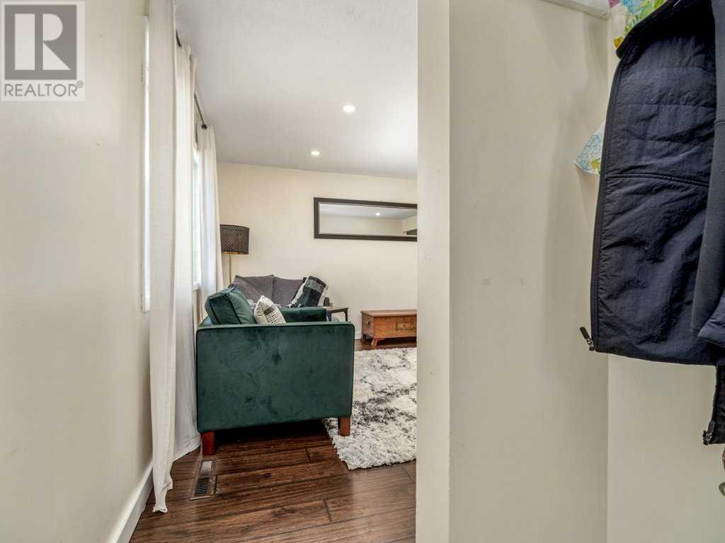 Property at 1613 Lakeside Road S image 4