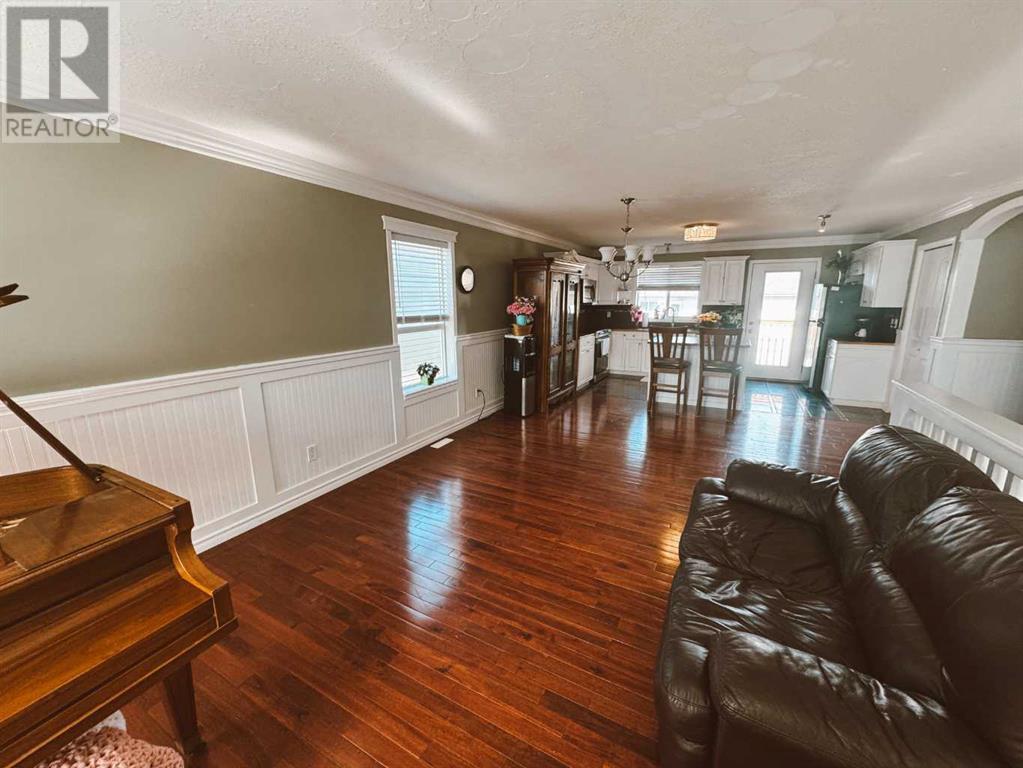 26 Bluebird Drive, Didsbury, Alberta  T0M 0W0 - Photo 4 - A2211090