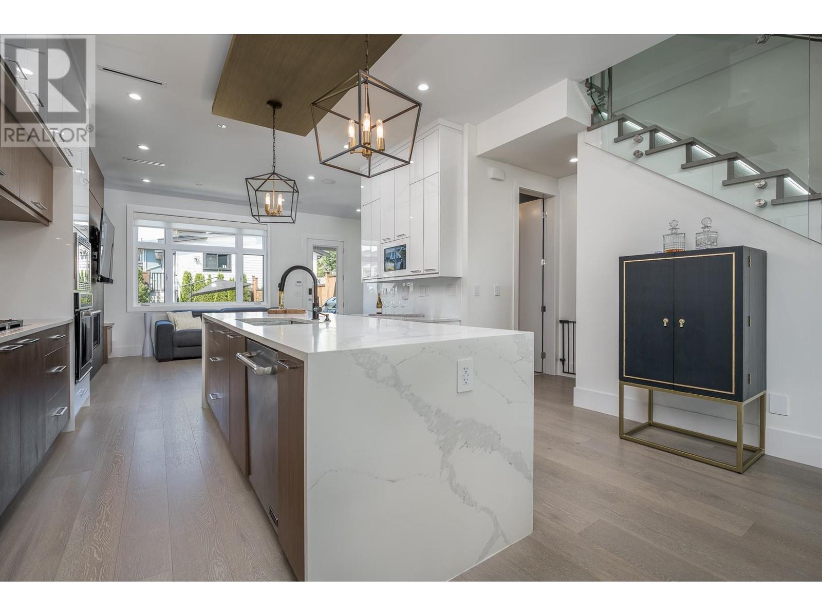 330 E 8th Street, North Vancouver, British Columbia  V7L 1Z3 - Photo 8 - R2995441
