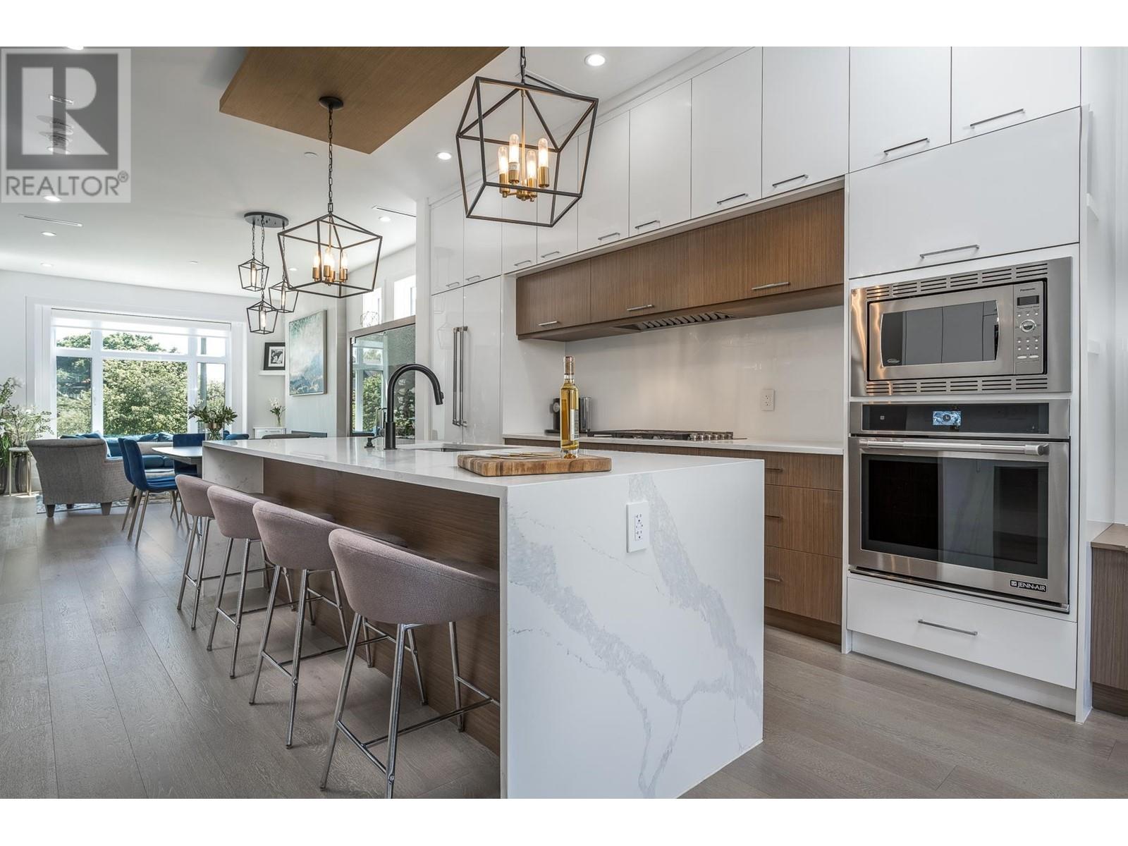 330 E 8th Street, North Vancouver, British Columbia  V7L 1Z3 - Photo 10 - R2995441
