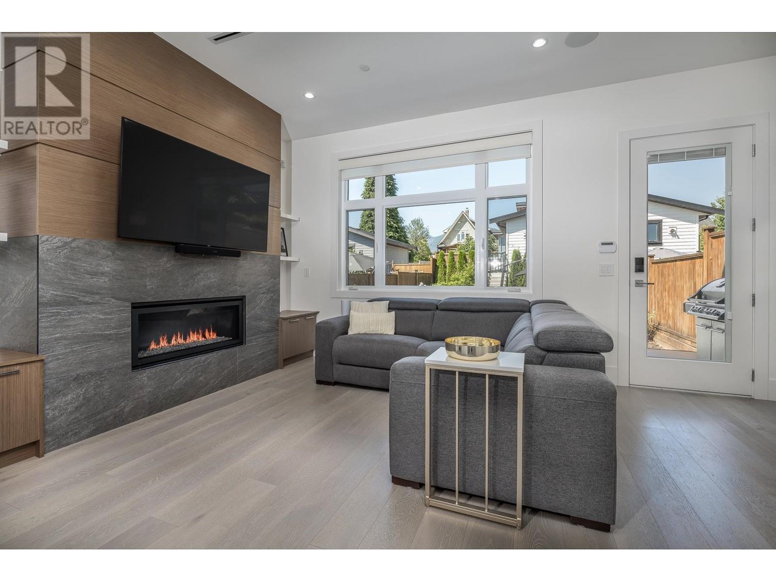 330 E 8th Street, North Vancouver, British Columbia  V7L 1Z3 - Photo 11 - R2995441