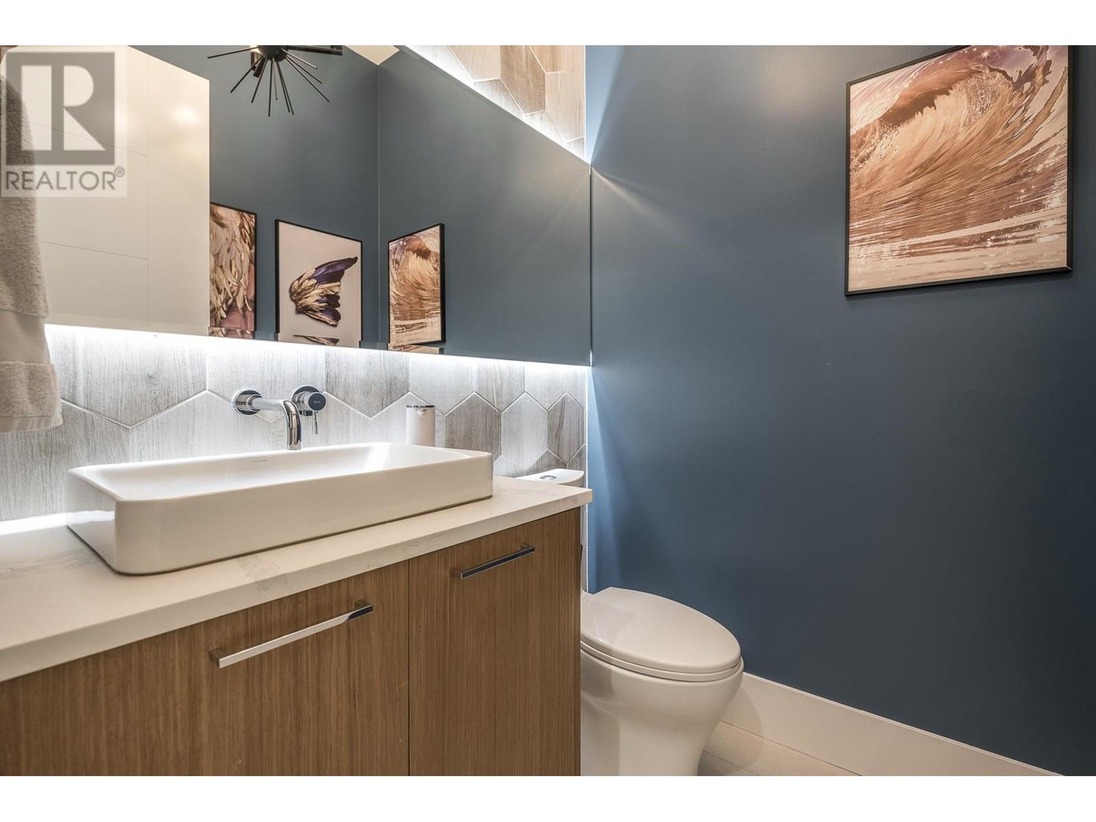 330 E 8th Street, North Vancouver, British Columbia  V7L 1Z3 - Photo 12 - R2995441
