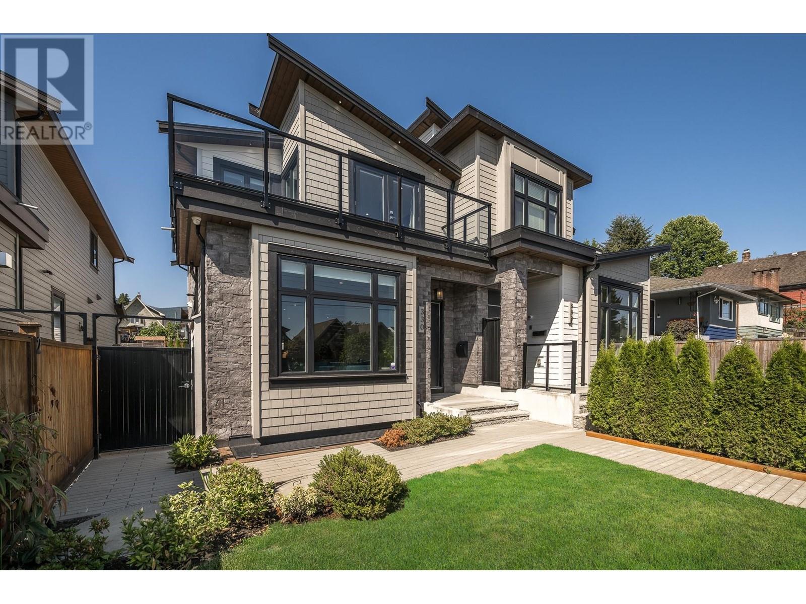 330 E 8th Street, North Vancouver, British Columbia  V7L 1Z3 - Photo 3 - R2995441