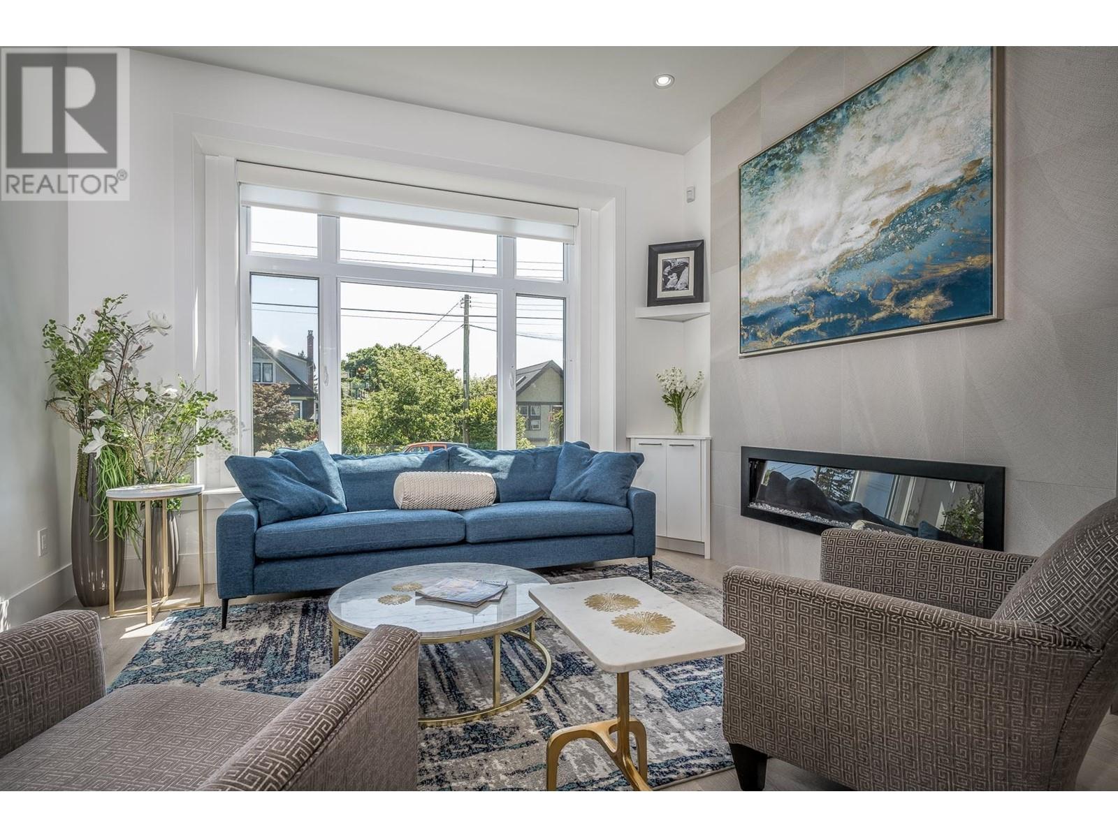 330 E 8th Street, North Vancouver, British Columbia  V7L 1Z3 - Photo 4 - R2995441