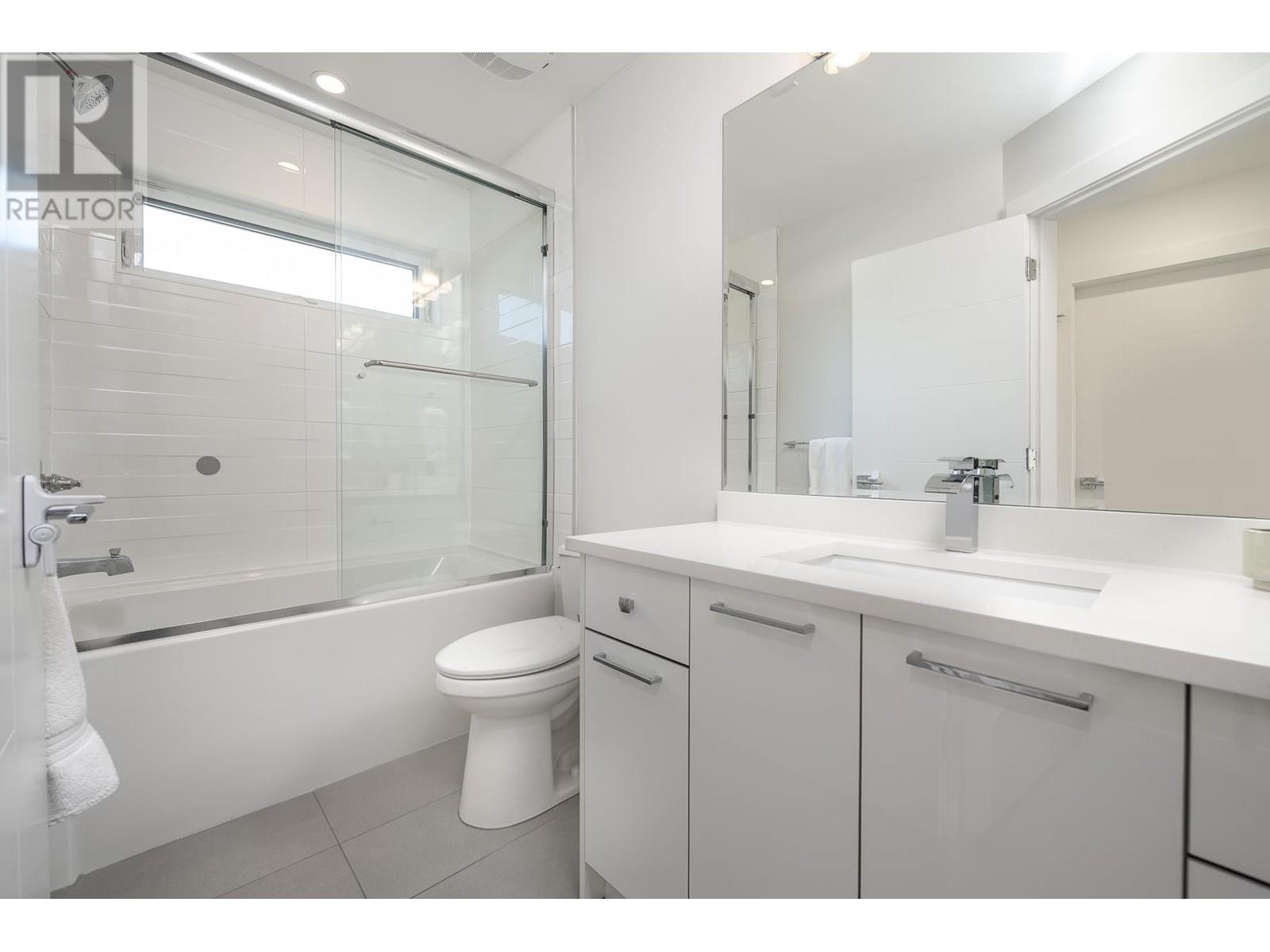 330 E 8th Street, North Vancouver, British Columbia  V7L 1Z3 - Photo 24 - R2995441