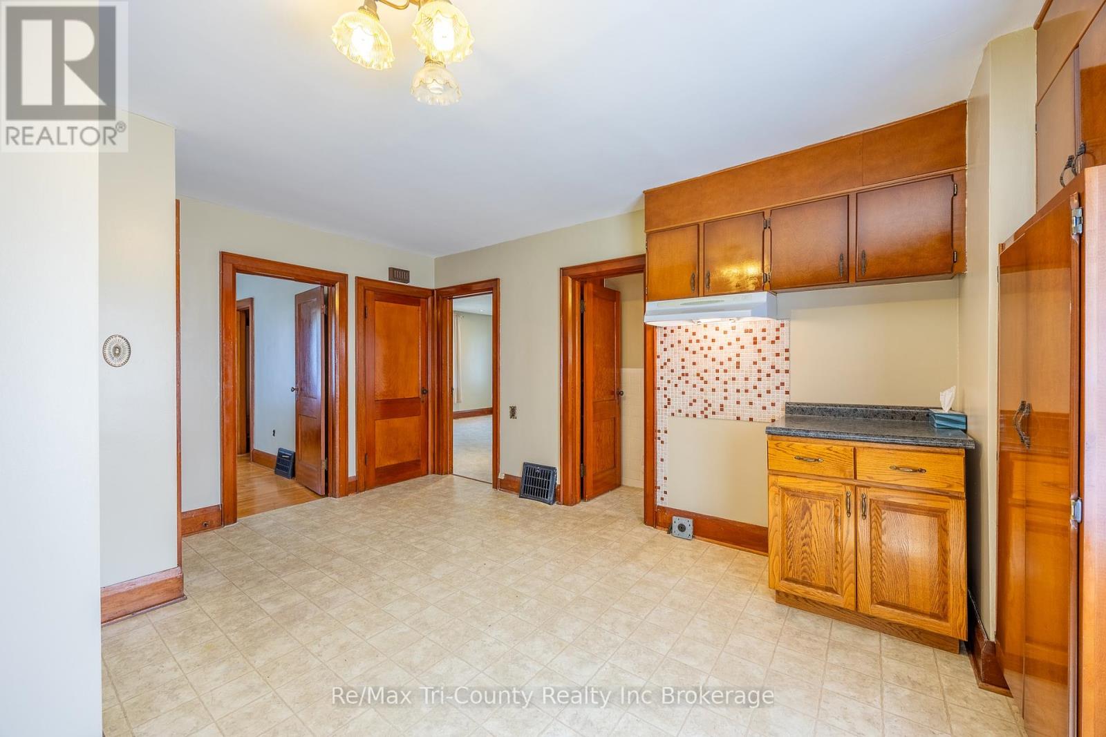 956 Mid-Nwal Tline Road, Norfolk, Ontario N0J 1E0 - Photo 8 - X12120812