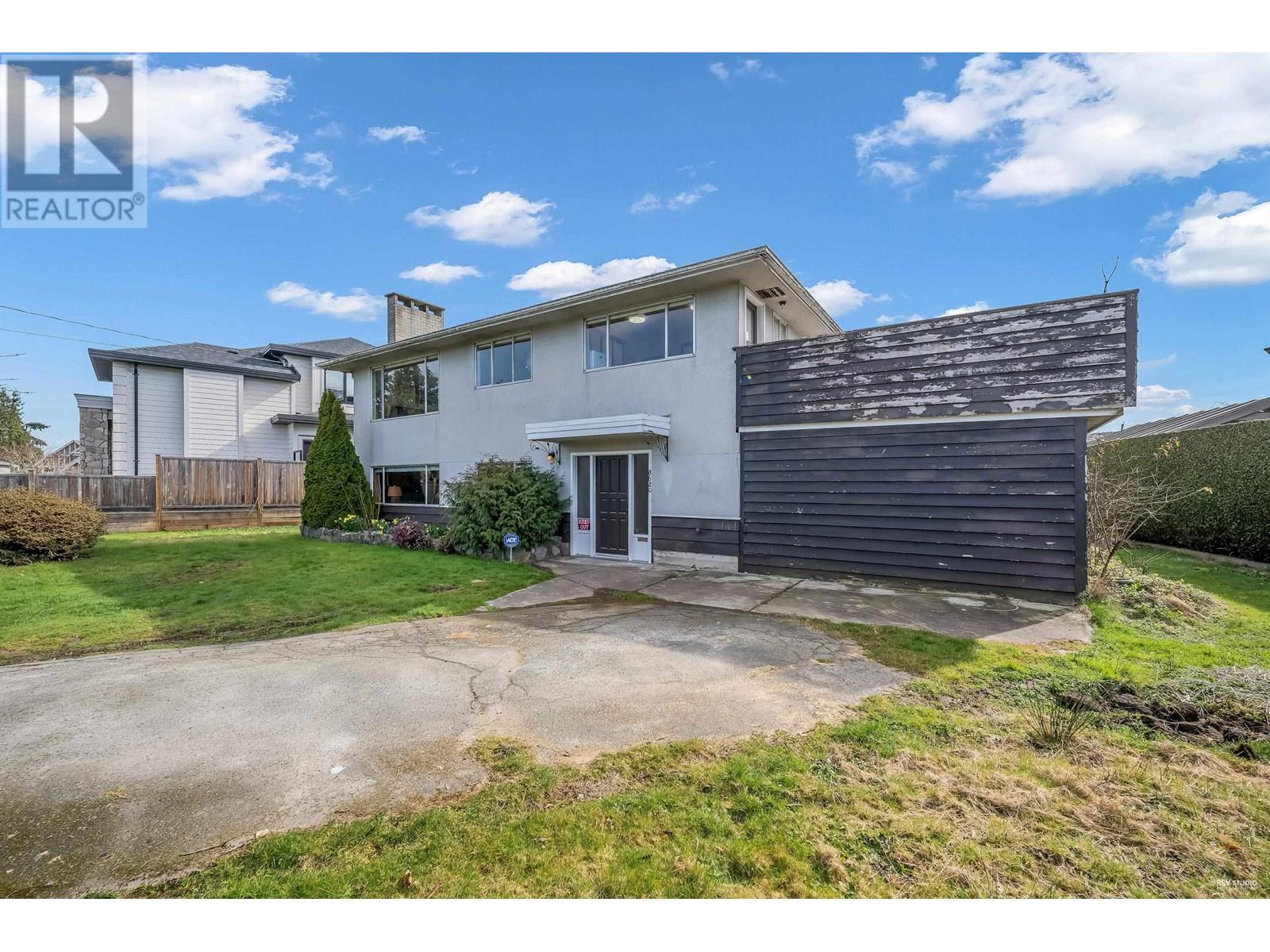 Property at 8620 CAMDEN CRESCENT image 4