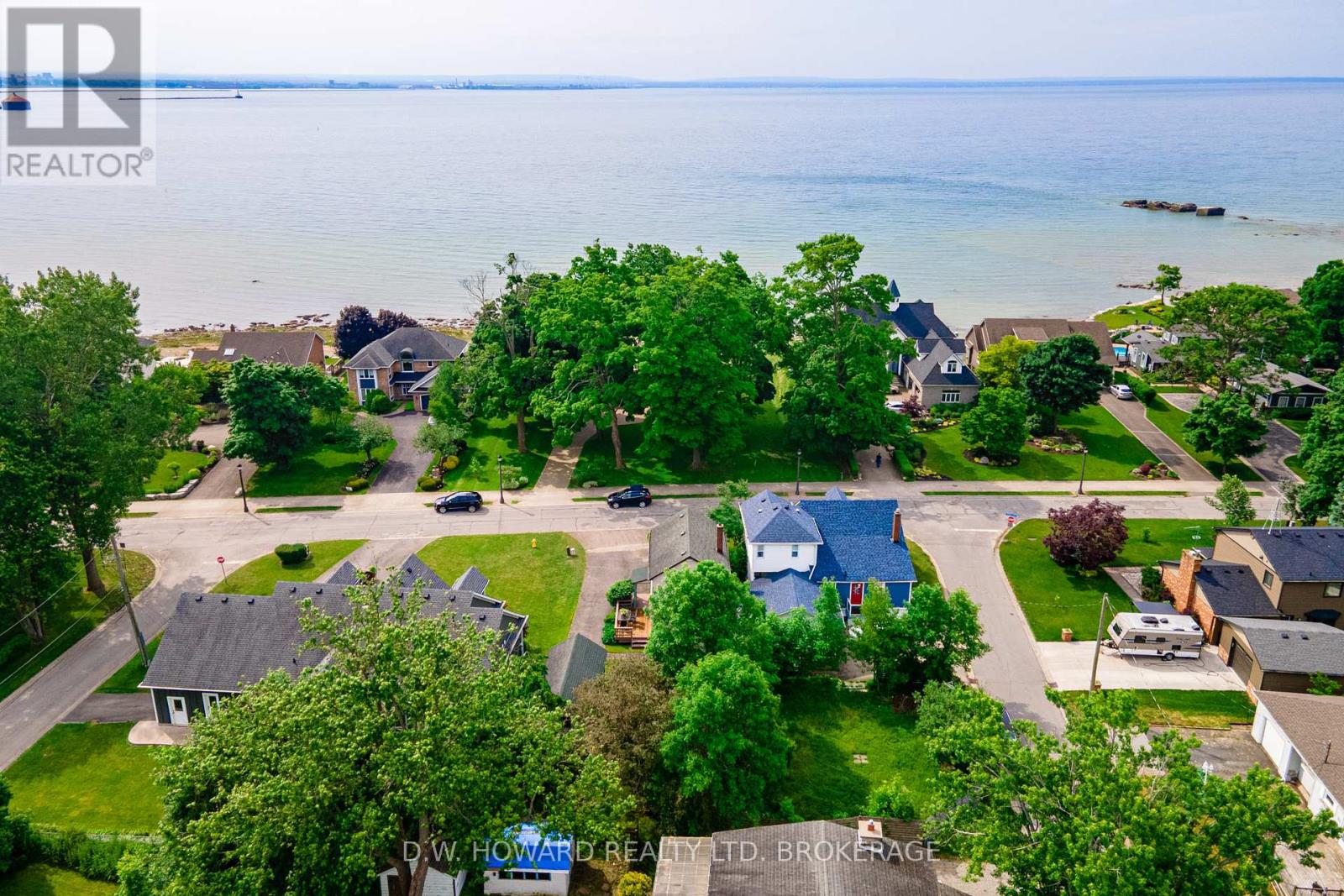 692 Lakeshore Road, Fort Erie, Ontario  L2A 1C1 - Photo 2 - X12122724