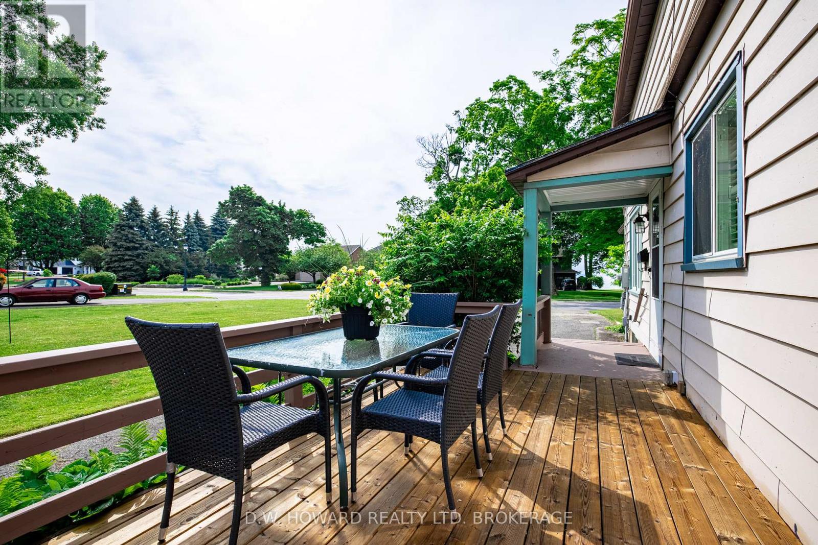 692 Lakeshore Road, Fort Erie, Ontario  L2A 1C1 - Photo 3 - X12122724
