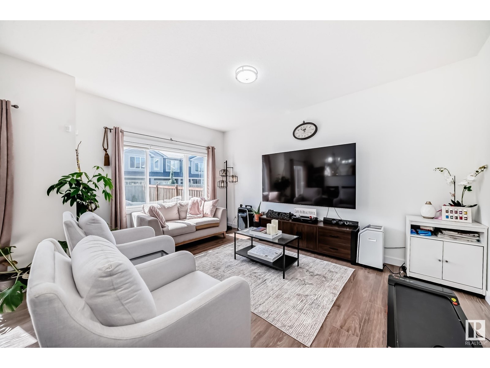 Property at 22015 85 Avenue NW NW image 2