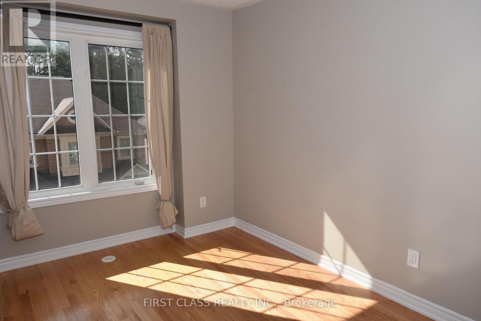 327 Doak Lane, Newmarket (Gorham-College Manor), Ontario  L3Y 0A7 - Photo 12 - N12122744