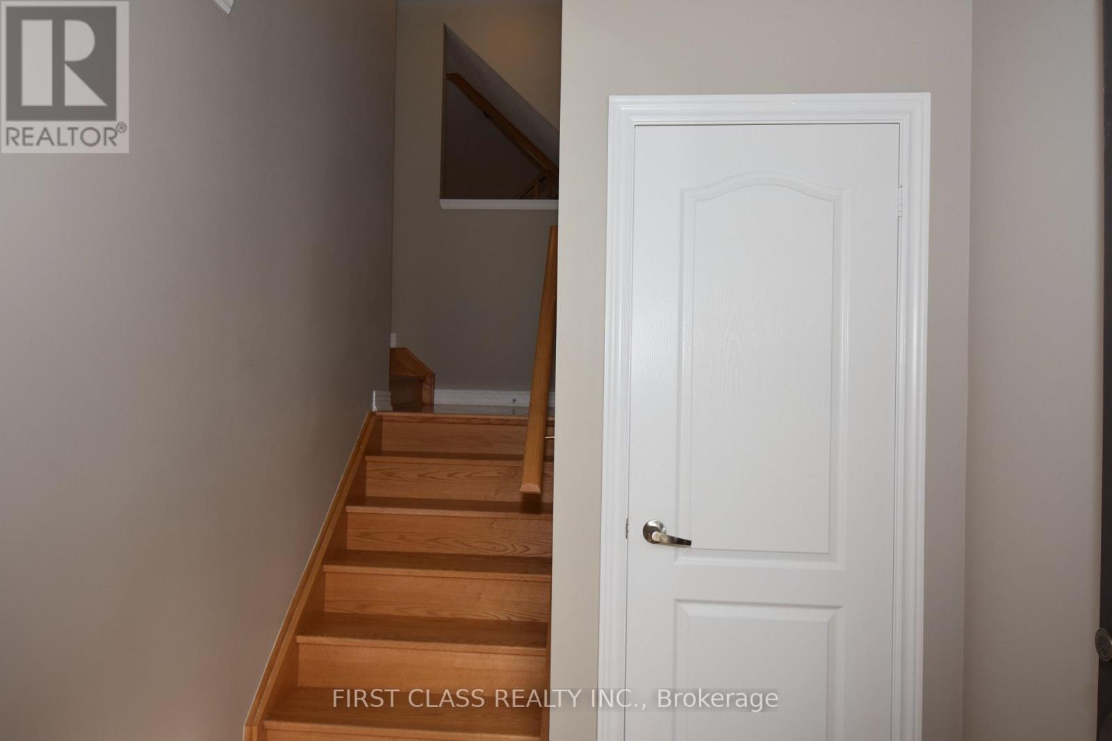 327 Doak Lane, Newmarket (Gorham-College Manor), Ontario  L3Y 0A7 - Photo 5 - N12122744