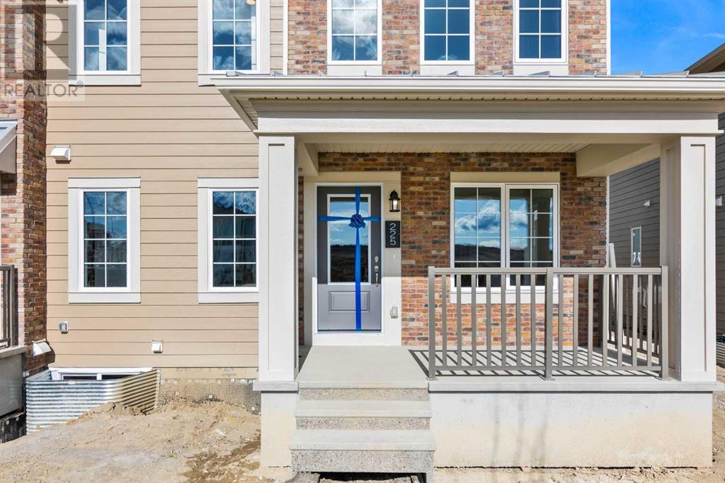 Property at 225 Yorkville Boulevard SW image 3