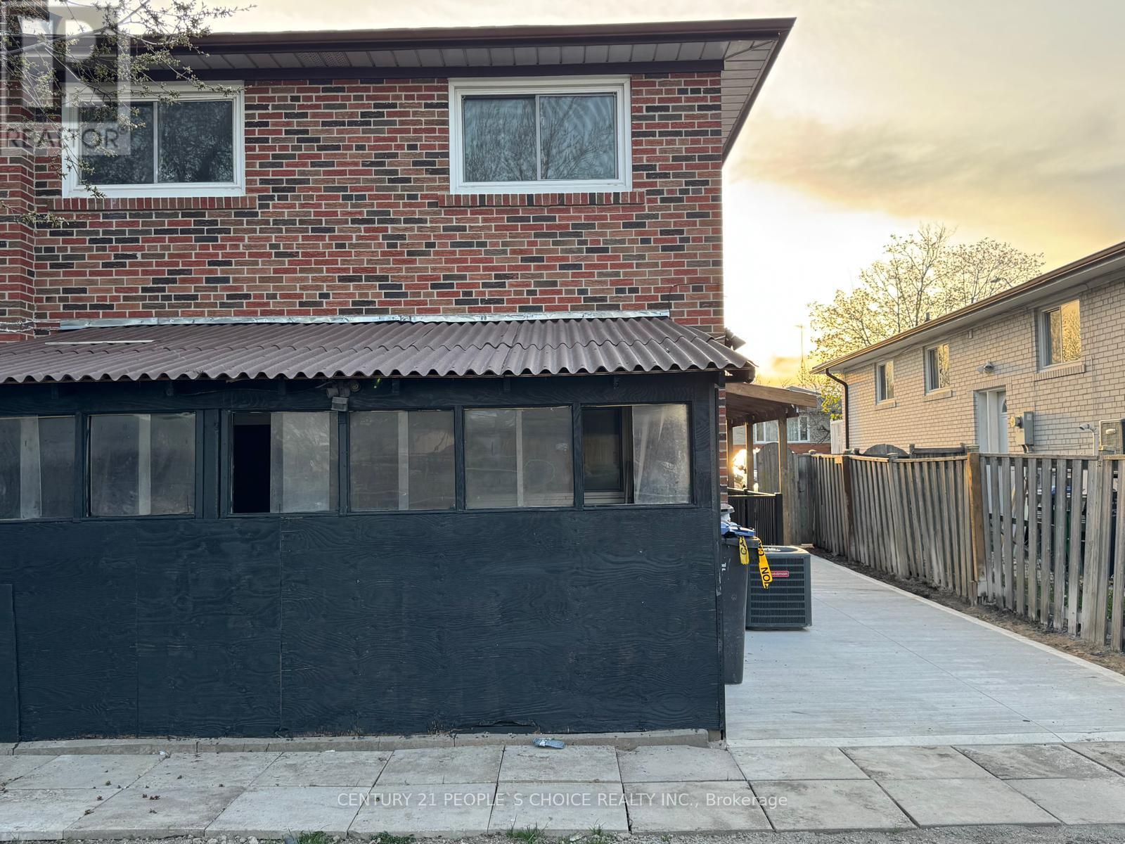 6862 Darcel Avenue, Mississauga, Ontario  L4T 2W5 - Photo 39 - W12122060