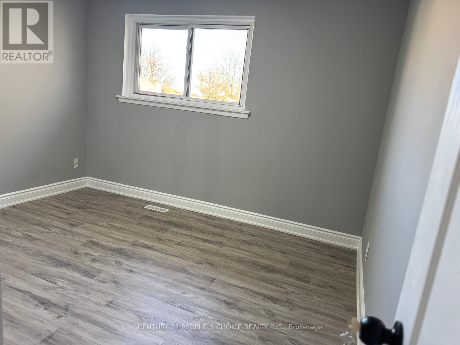 6862 Darcel Avenue, Mississauga, Ontario  L4T 2W5 - Photo 18 - W12122060