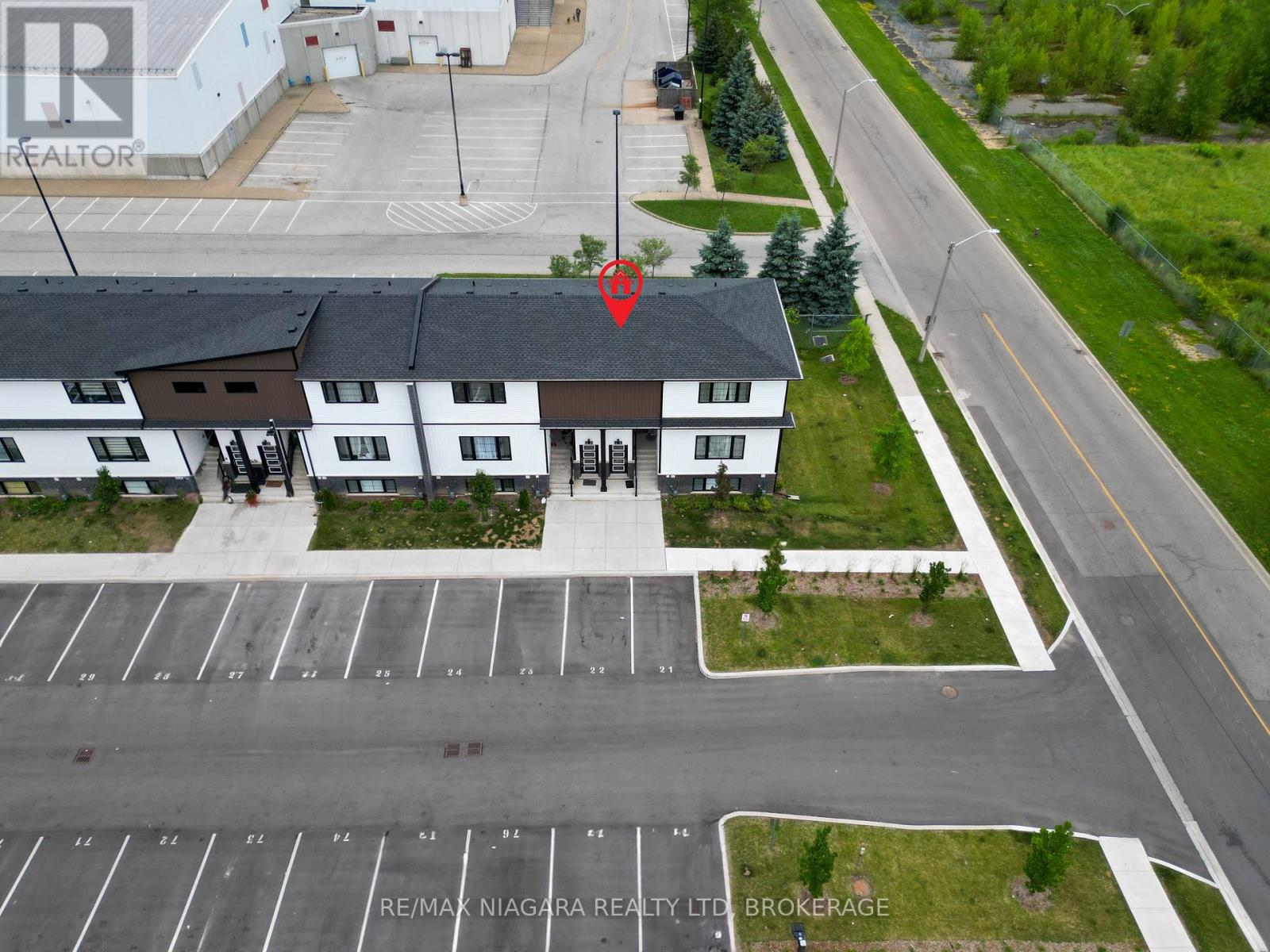 211 - 4263 Fourth Avenue, Niagara Falls (Downtown), Ontario  L2E 0C2 - Photo 1 - X12122753