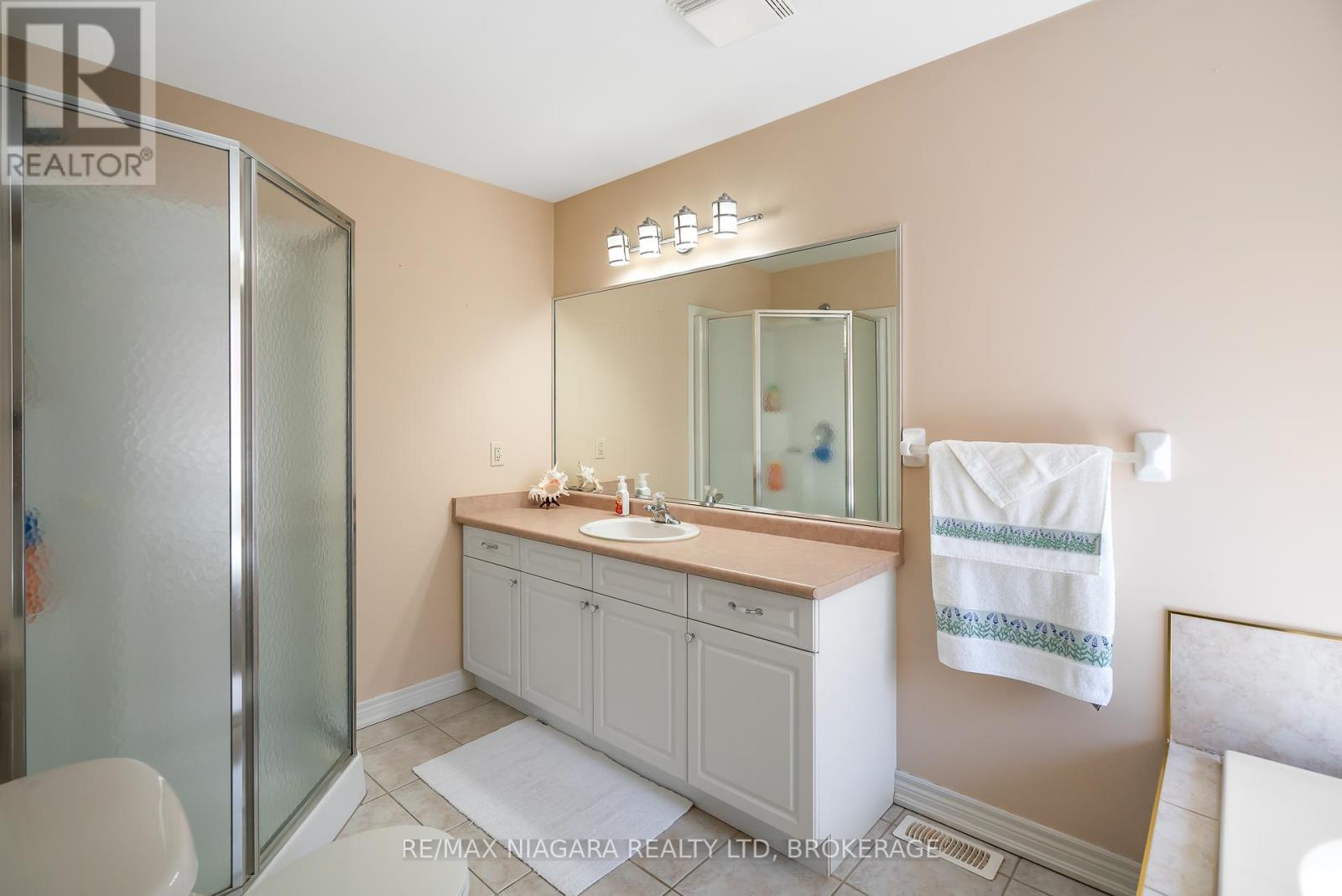 8052 Beaverton Boulevard, Niagara Falls, Ontario  L2H 3M5 - Photo 20 - X12122765