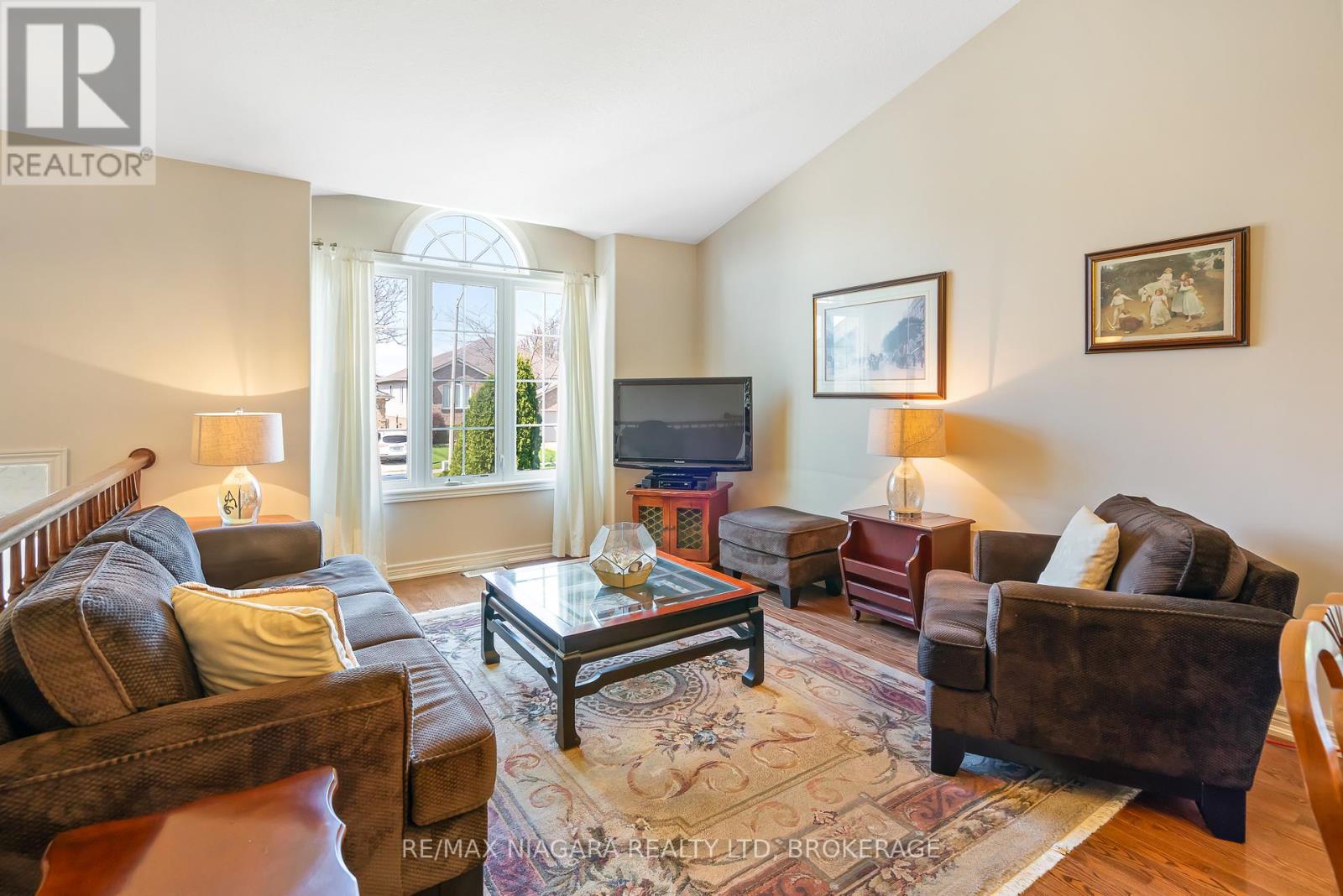 8052 Beaverton Boulevard, Niagara Falls, Ontario  L2H 3M5 - Photo 8 - X12122765