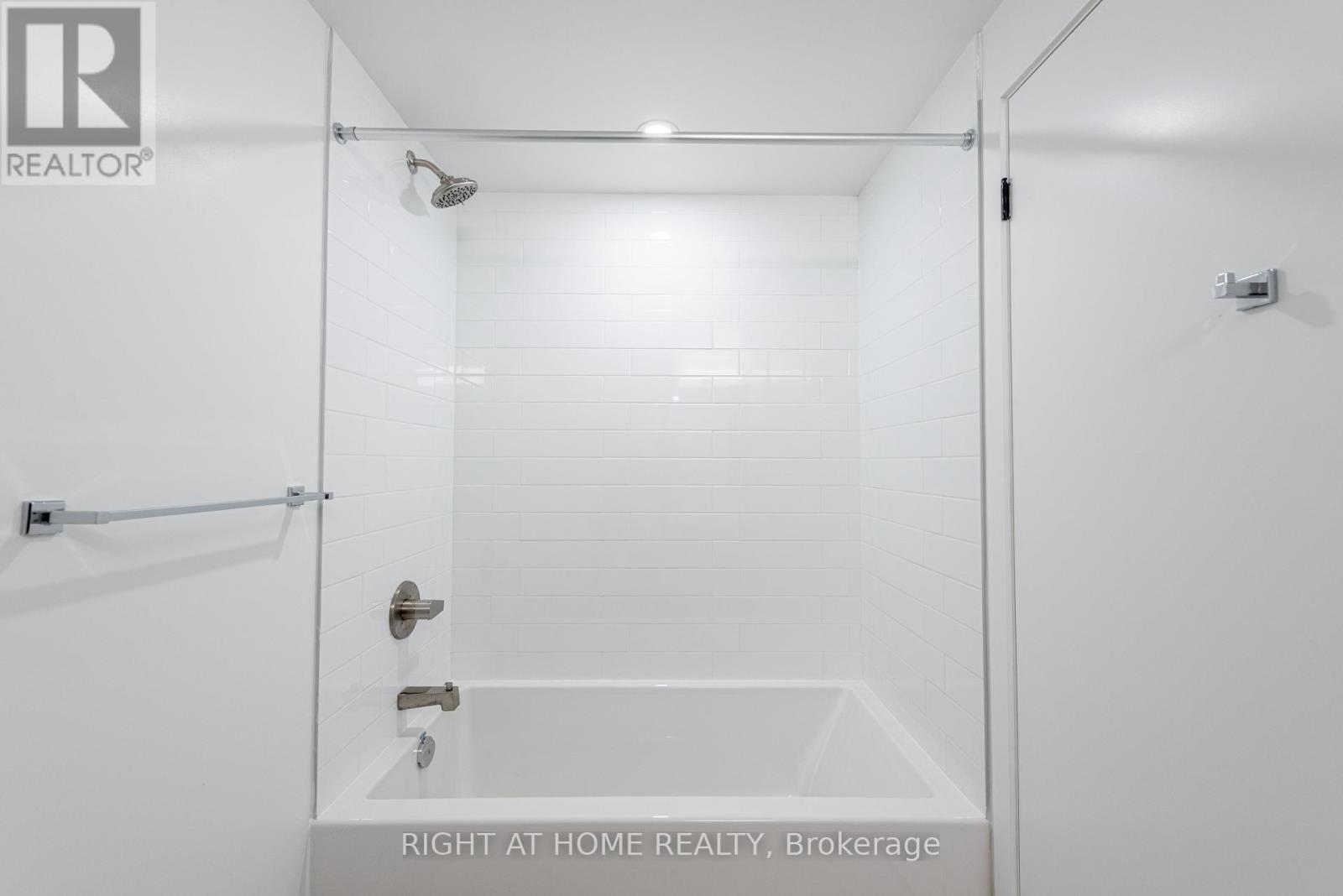 2208 - 319 Jarvis Street, Toronto, Ontario  M5B 2C2 - Photo 6 - C12122775