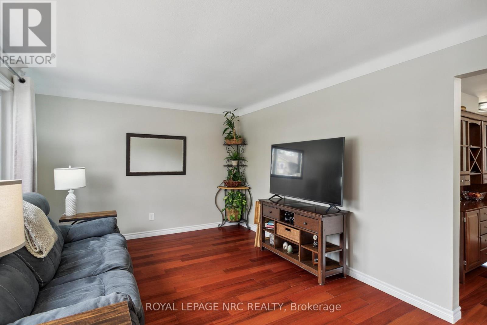 Property at 5728 HERITAGE DRIVE image 4