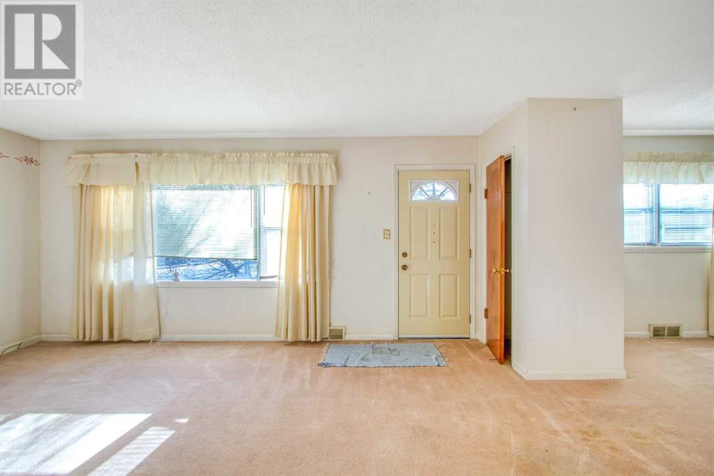 Property at 1002 Regal Crescent NE image 3
